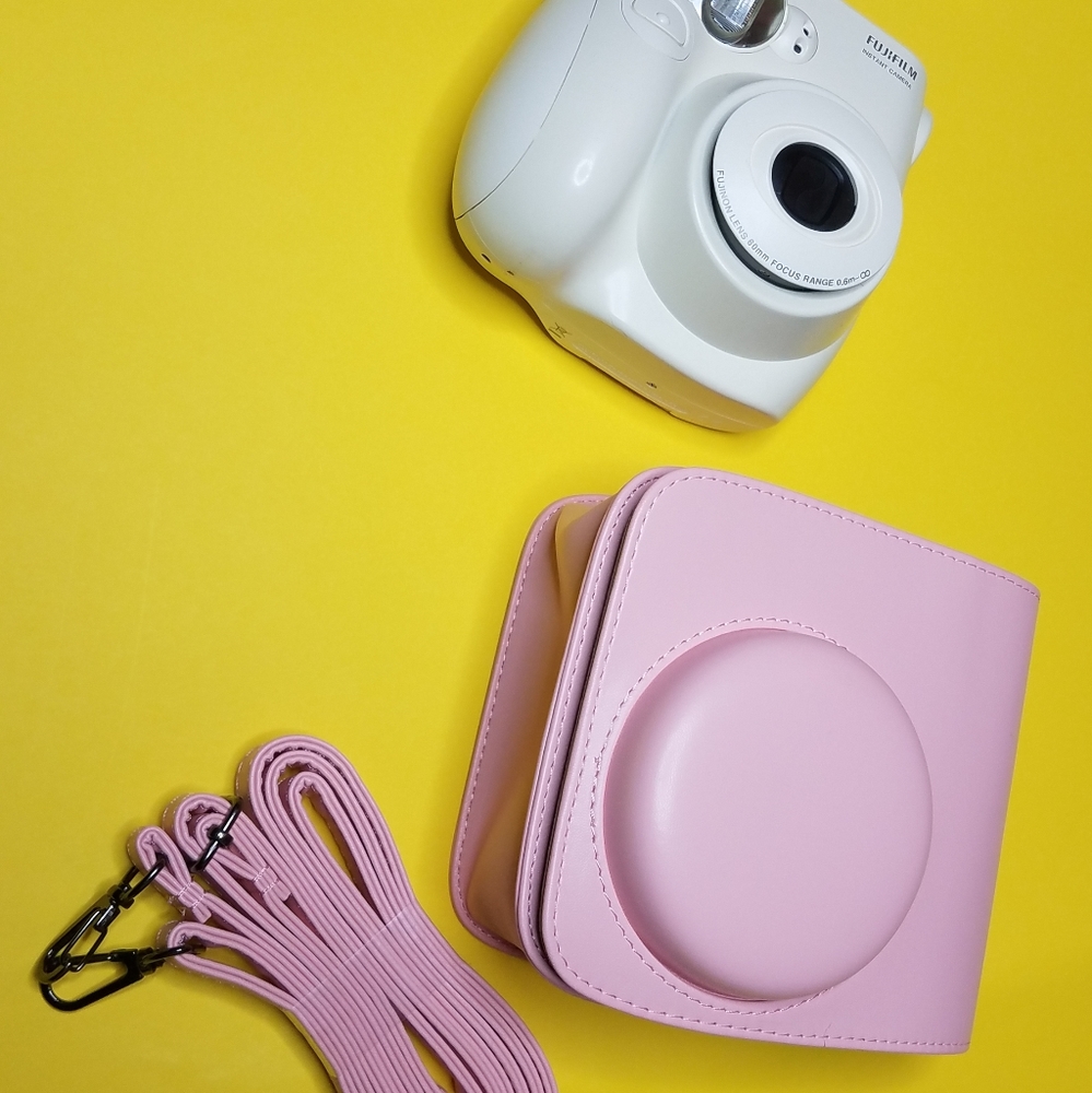 Fujifilm Instax Mini 7s with pink bag/strap